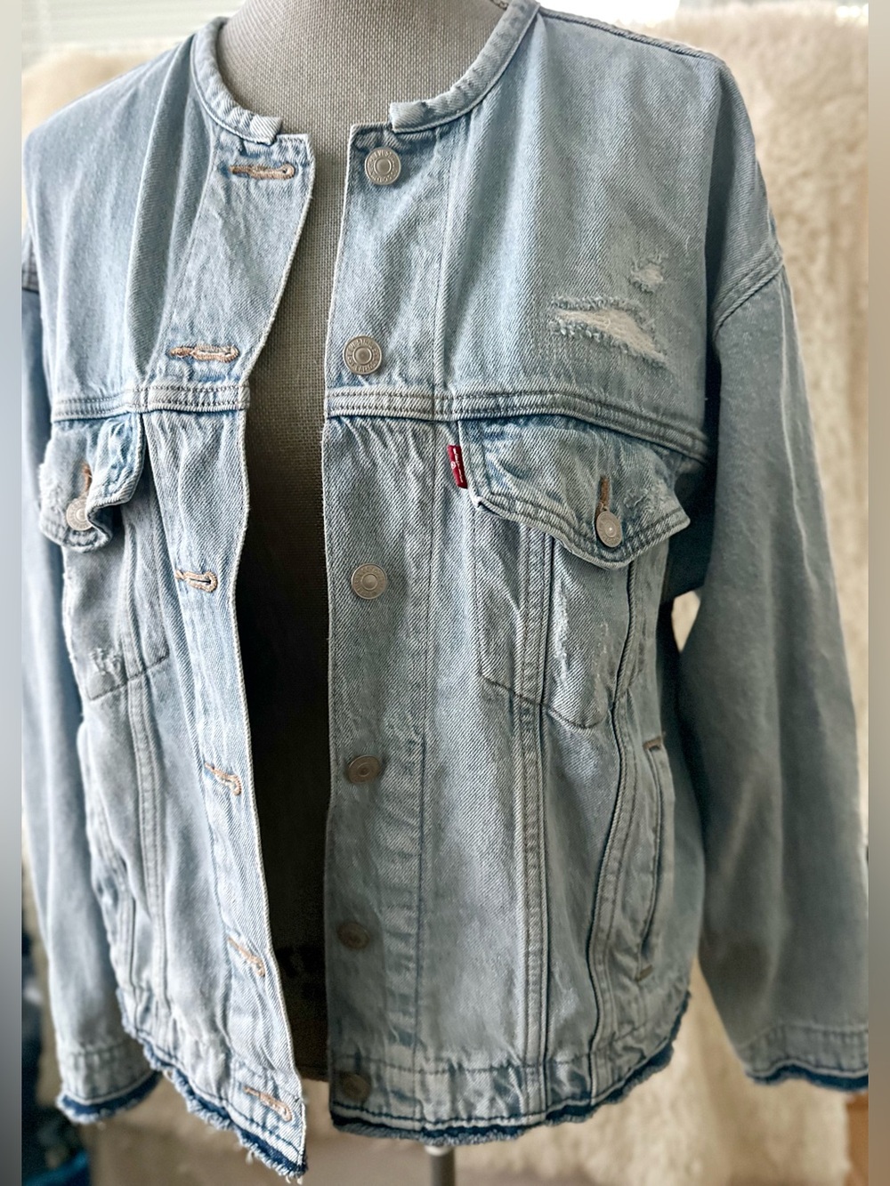 The Levis CUSTOMIZED 90S TRUCKER Denim Jacket (Style #A49970000) - Sz M